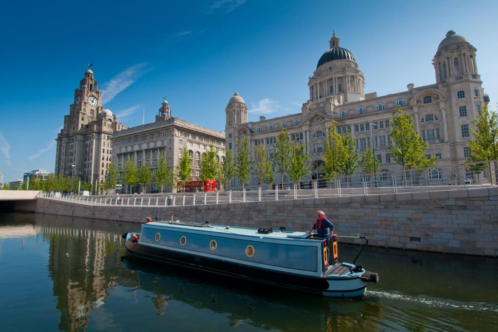 Boat tour in the heart of Liverpool, guide to Liverpool